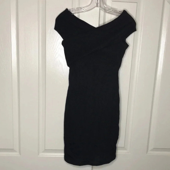 Bar III Dresses & Skirts - BAR III On/Off Shoulder Body Con Dress